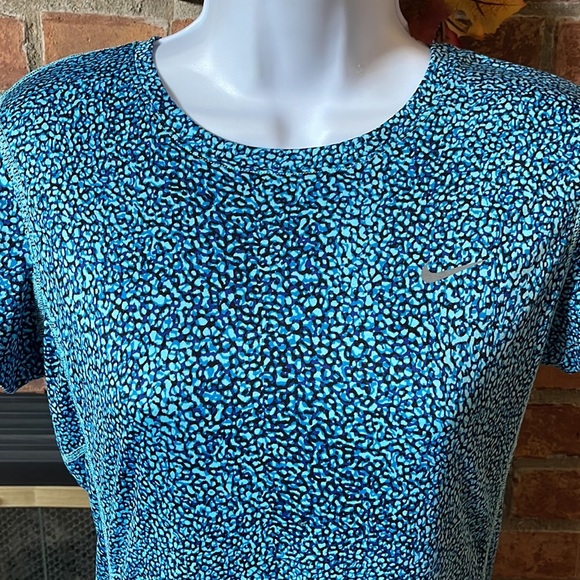 Nike Running Dri Fit Blue Pebbled Shirt - Picture 2 of 5
